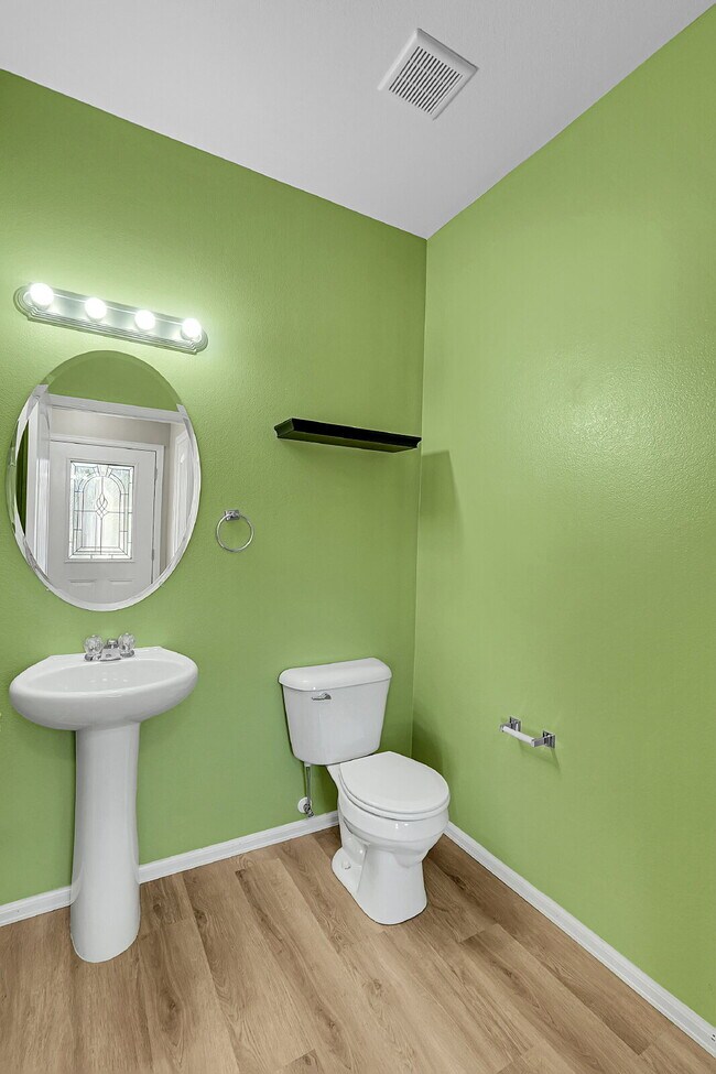 Foto del edificio - $1,895.95, 3-bed, 2.5-bath townhome located in Colorado Springs.