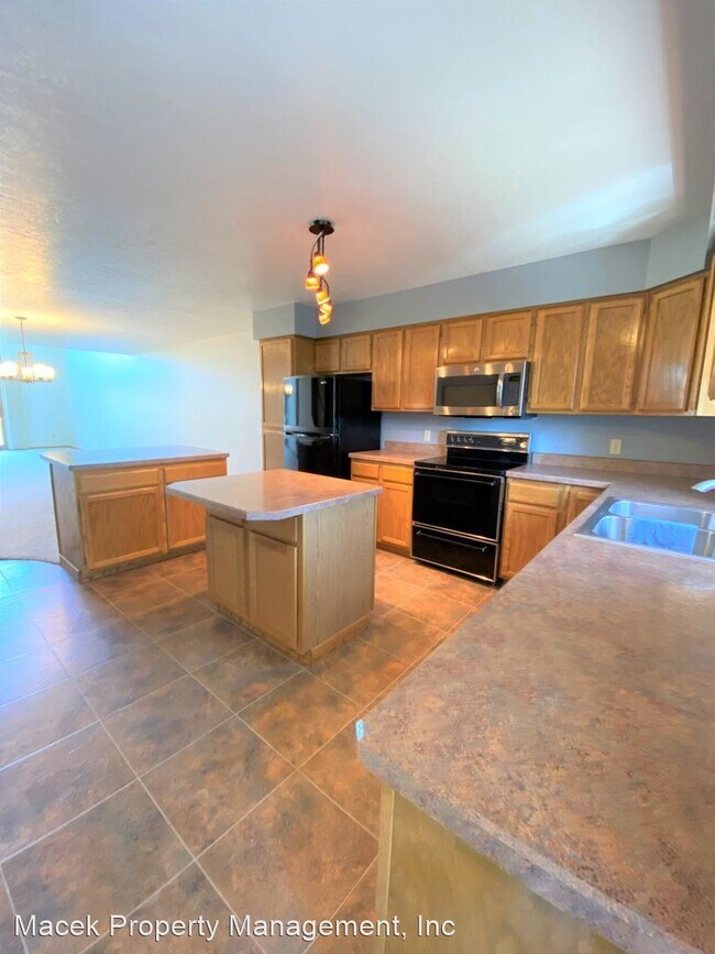 Building Photo - 3 br, 2 bath House - 305 Heather Lane