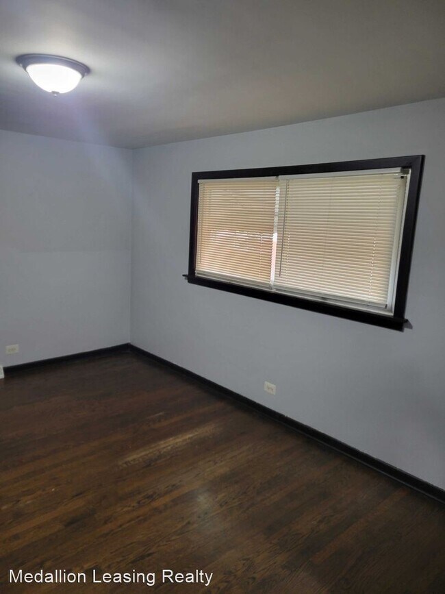 Building Photo - 3 br, 1.5 bath House - 9441 South Loomis S...