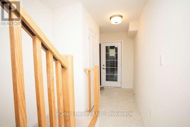 Building Photo - 84 Fieldridge Cres