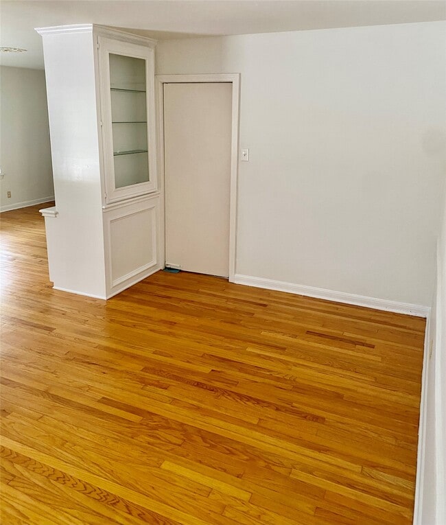Building Photo - 8318 Greenbush St
