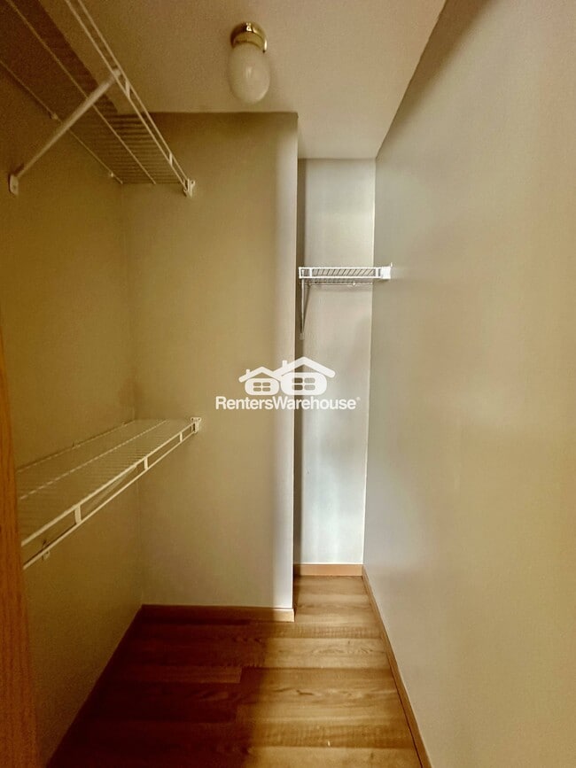Foto del edificio - 5924 Sutton Pl