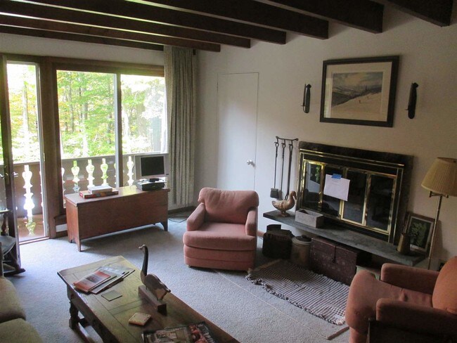 Foto del edificio - 61 Middle Ridge Rd
