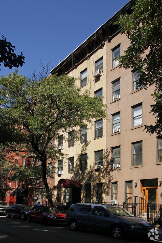 Foto del edificio - 451 W 48th St