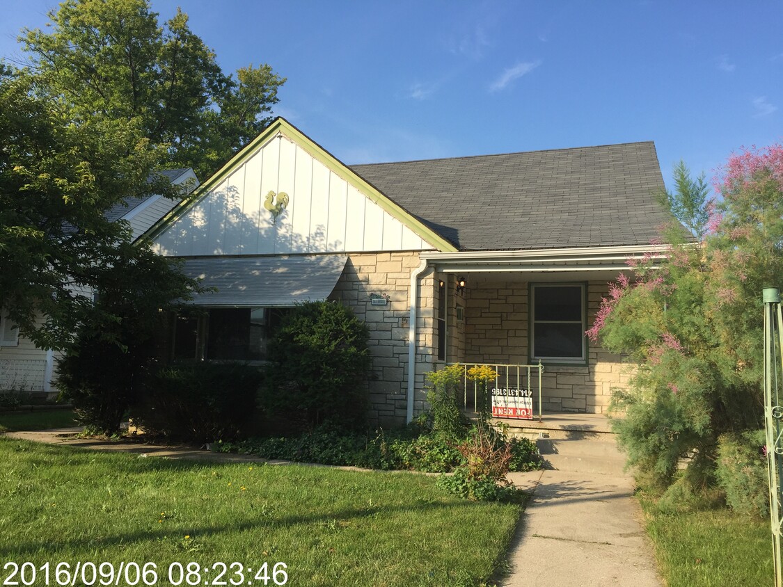 Primary Photo - 7063 W Beckett Ave