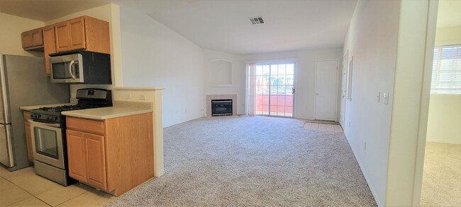 Foto del edificio - 2 Bedroom Condo near Air Force Base