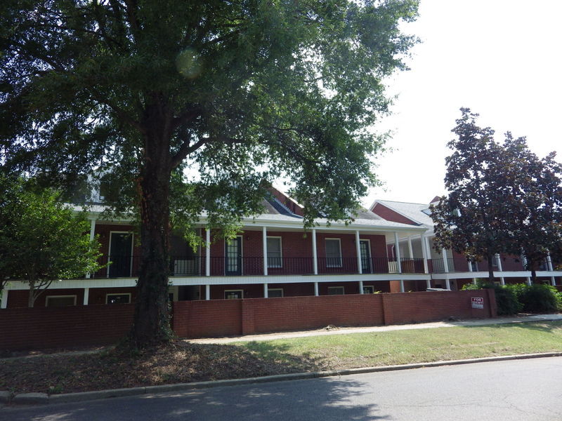 Primary Photo - 518 E Gillespie St