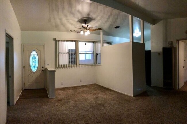 Building Photo - Beautiful pet-friendly 4 bedroom home in C...