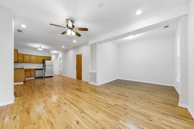 Building Photo - 2118 N Maplewood Ave