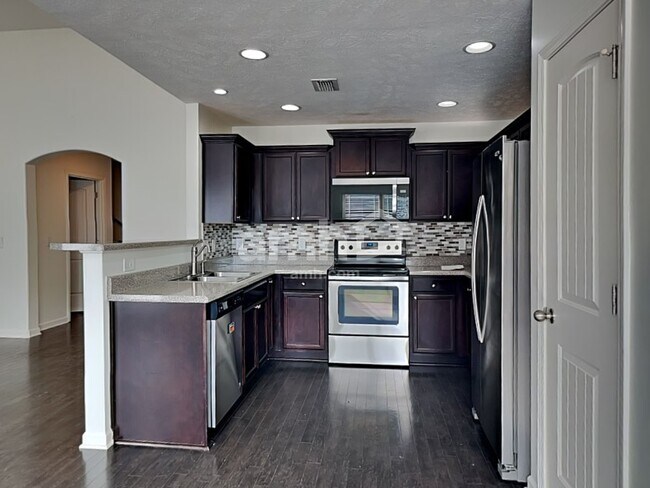 Foto del edificio - 123 Farmbrook Ct