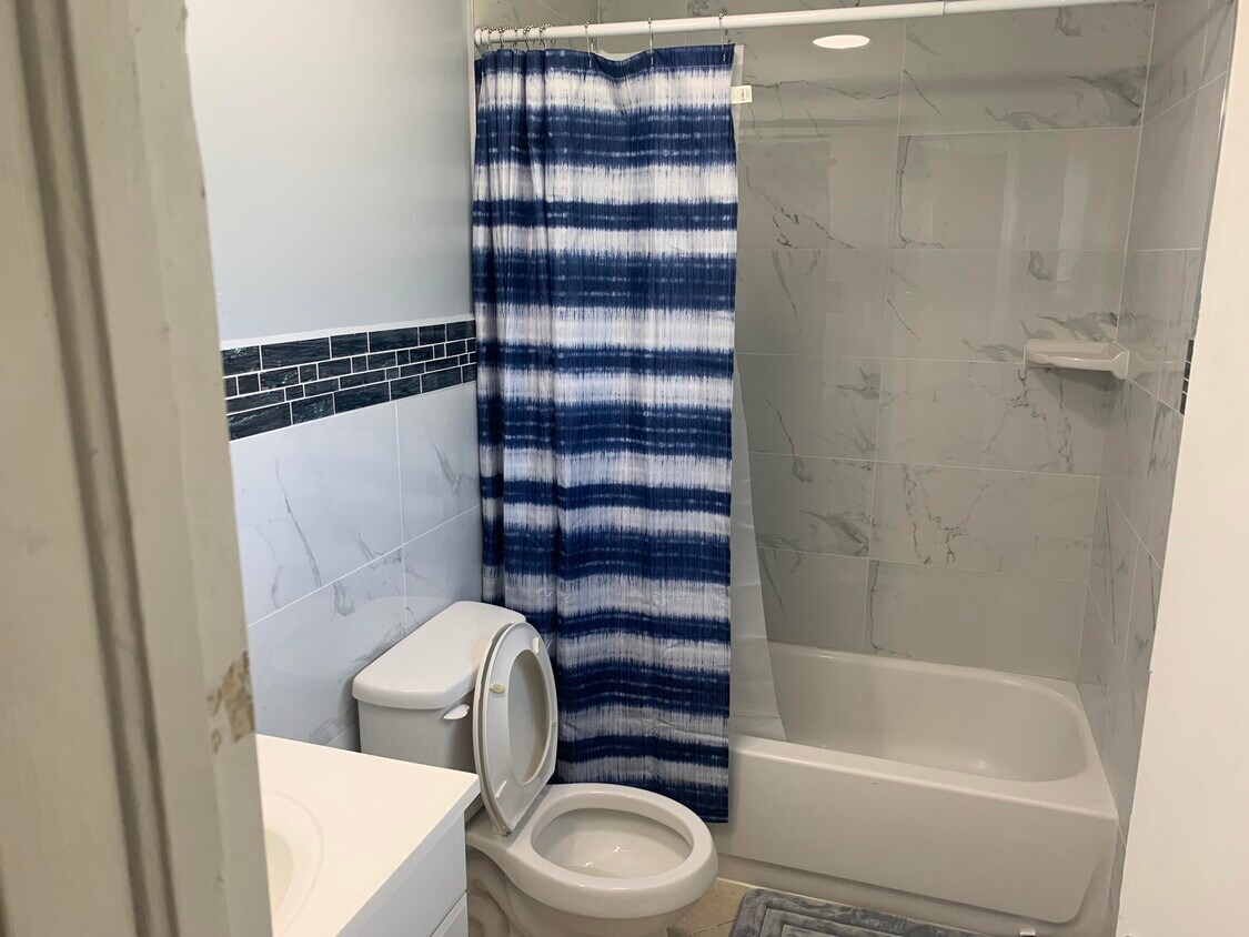Foto principal - 1138 W 25th St
