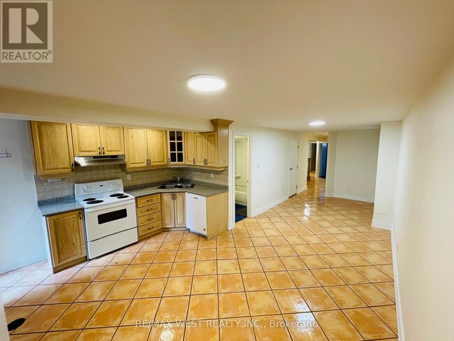 Building Photo - 94 A Mulock Ave