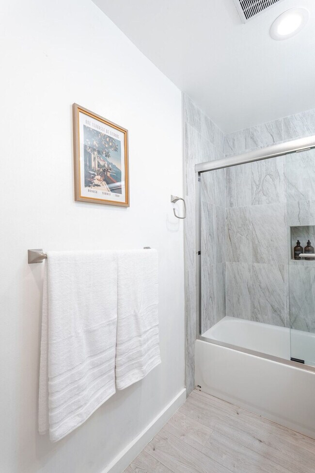 Foto del edificio - 2359 Oakwood Dr