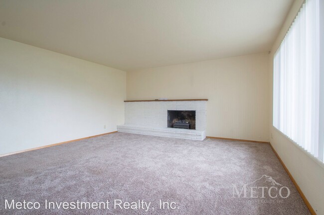 Building Photo - 3 br, 1.5 bath House - 1540 Acacia