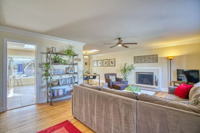 Building Photo - Stunning & Spacious South Boulder Home ***...