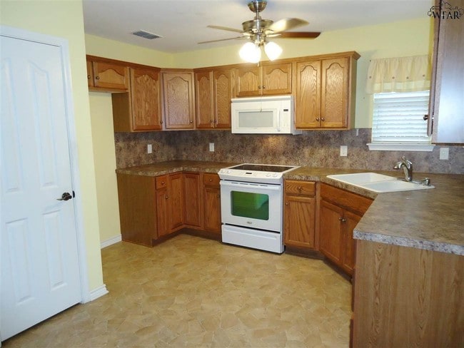 Building Photo - 4823 Belair Blvd