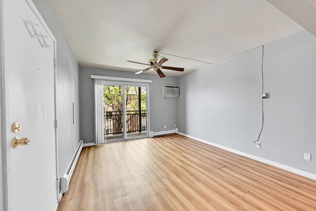 Foto del edificio - $1,295.00, One Bedroom, one bath, located ...