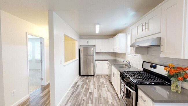 Building Photo - Room in 4 Bedroom Home at 714 Aileen St
