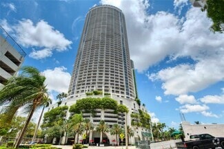 Building Photo - 1750 N Bayshore Dr