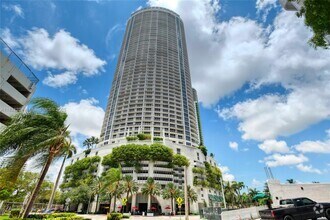 Building Photo - 1750 N Bayshore Dr