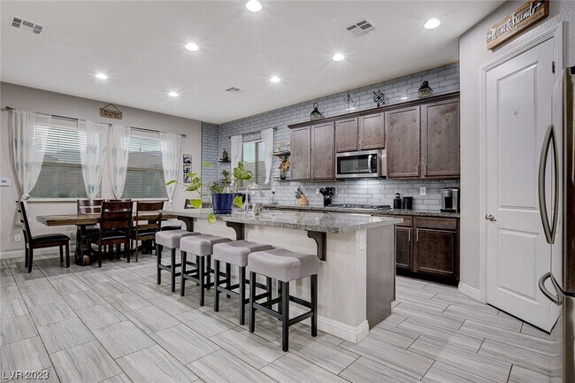 Foto del edificio - 5780 Sunset River Ave