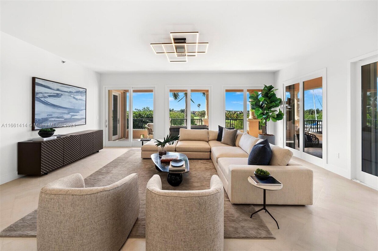 Foto principal - 13647 Deering Bay Dr