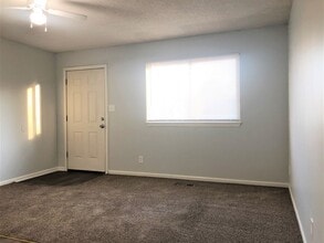 Building Photo - 536 Buttinger Pl