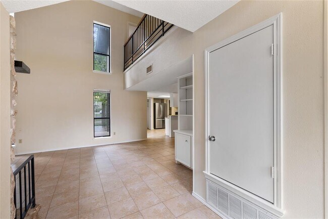 Foto del edificio - 4010 Cima Serena Dr