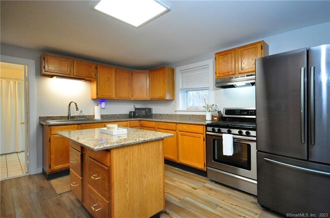 Building Photo - 722 Bantam Rd