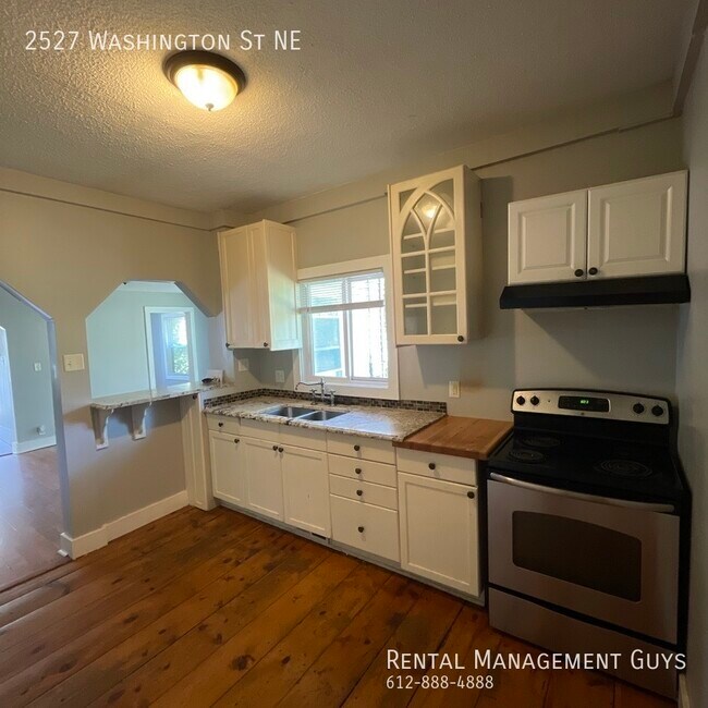 Foto del edificio - 4 Bedroom Home! Updated Kitchen and Office!