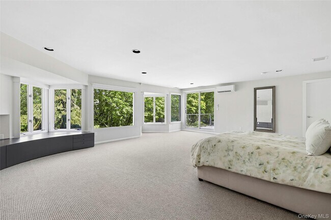 Foto del edificio - 92 Old House Ln
