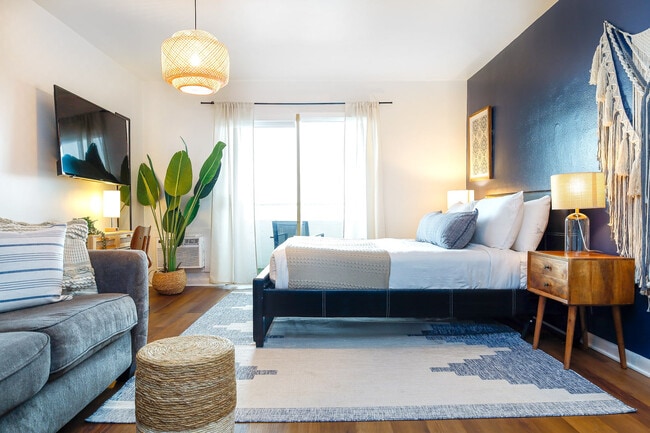 Building Photo - 212 West Dr