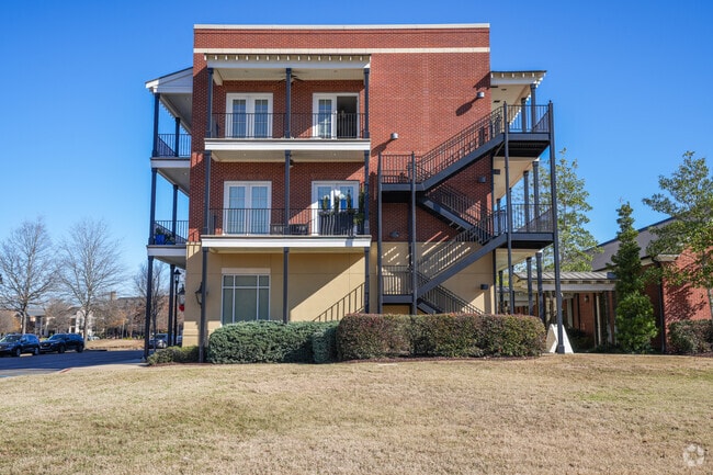 Building Photo - The Avenue Condominiums