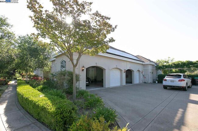 Building Photo - 1092 Piemonte Dr