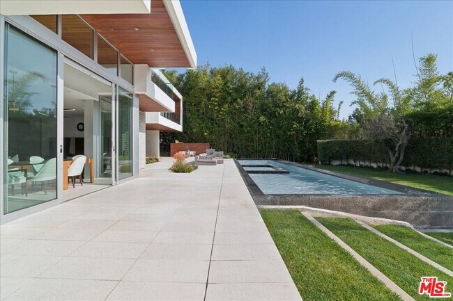 Foto del edificio - 1232 Sunset Plaza Dr