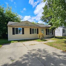 Building Photo - 25809 Schoenherr Rd