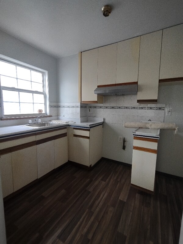 Building Photo - 372 Warwick St