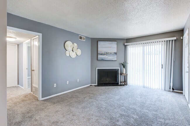 Family Room - Annies Townhomes- FREE first month