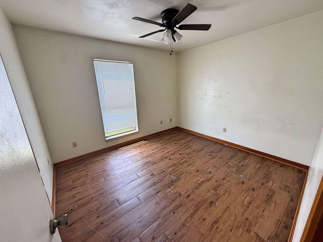 Building Photo - 1855 N Tallowood Dr