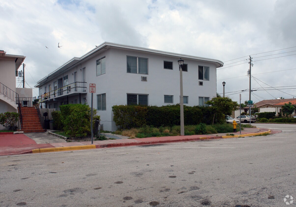 Foto del edificio - 7925 Hawthorne Ave