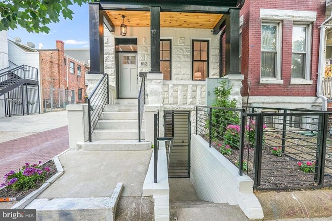 Foto del edificio - 812 6th St NE