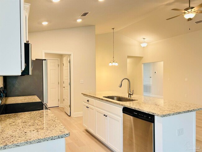 Building Photo - 1715 Leigh Lp