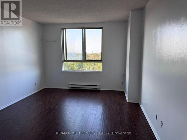 Building Photo - 61 Markbrook Ln