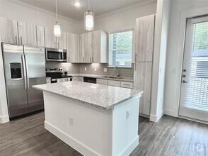 Building Photo - 3030 Greenbusch Rd