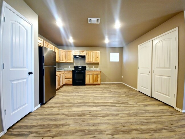 Building Photo - Cozy 3 Bedroom Home