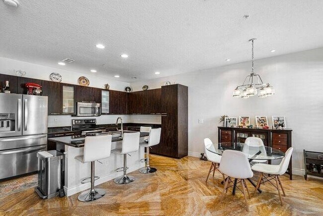 Foto del edificio - 4930 NW 15th Ave