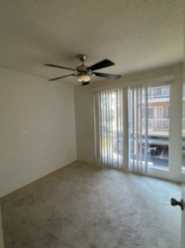 Building Photo - 2 Bedroom / 1.5 Bath upstairs unit in Ewa ...