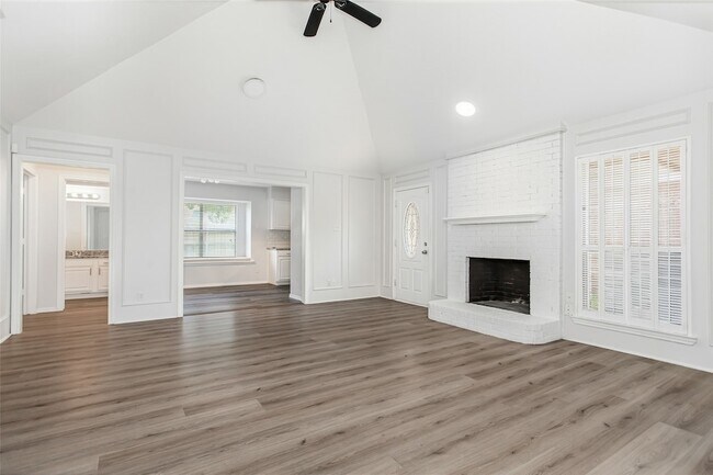 Foto del edificio - 1016 Willowbrook Trail