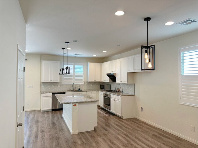 Foto del edificio - 9469 Brough Ave