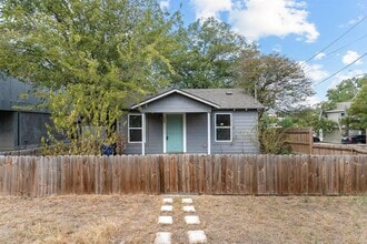 Building Photo - 204 Lessin Ln